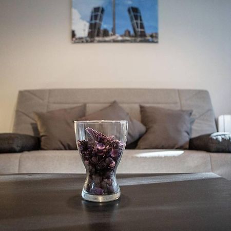 Lovely 3 Bedroom Apartment Next To Fuencarral Madrid Exterior photo